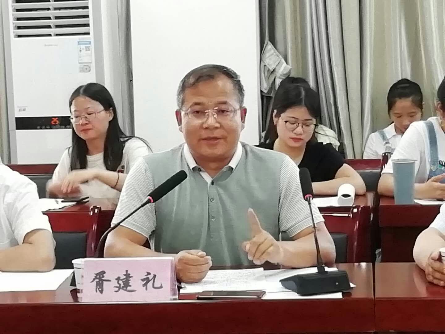 卡诺尔教育集团总经理、论文大赛赞助单位负责人、伟德bv官网杰出校友胥建礼先生致辞