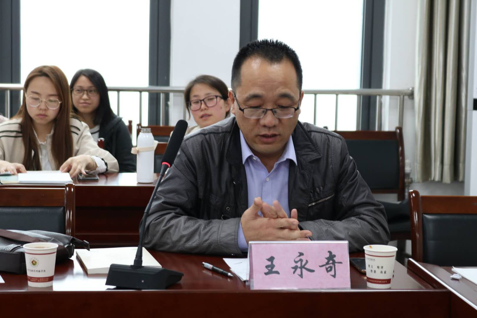 伟德国际victor1946文传院文艺学教研室主任王永奇副教授发言