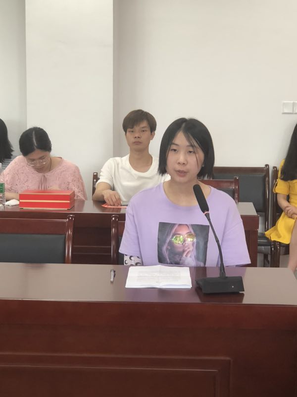 获奖代表、研究生温欣星发言