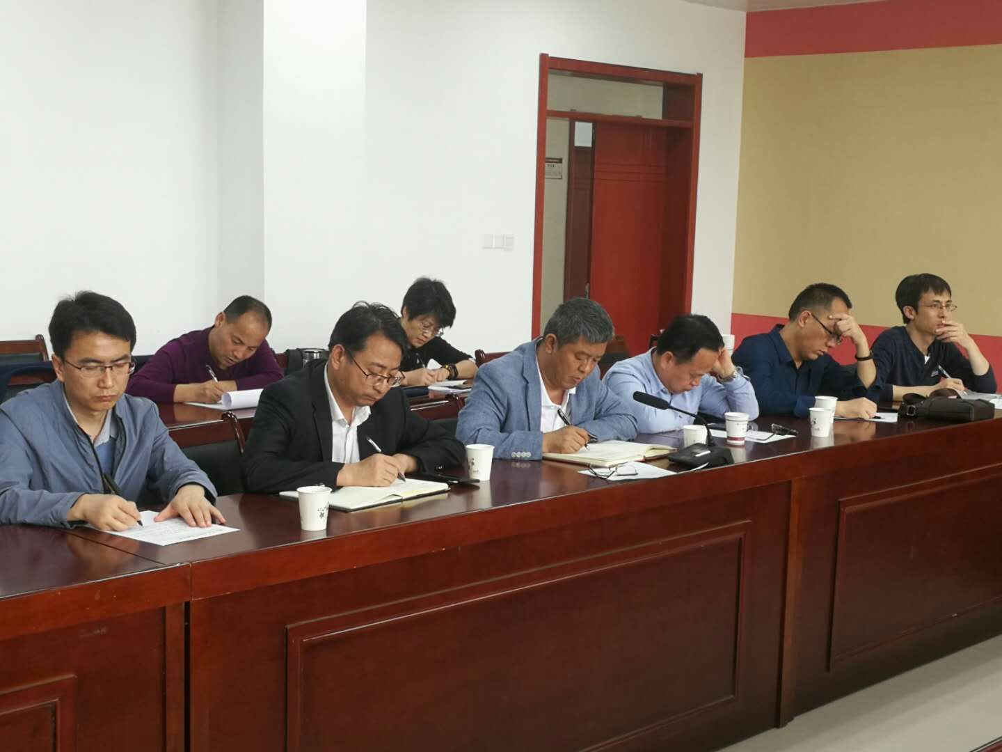 伟德bv官网教师认真聆听督导意见