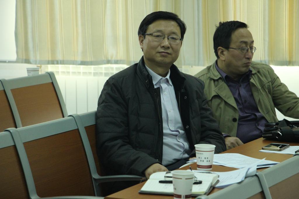 《伟德国际victor1946学报》主编刘林魁、资深编辑张福安老师仔细聆听