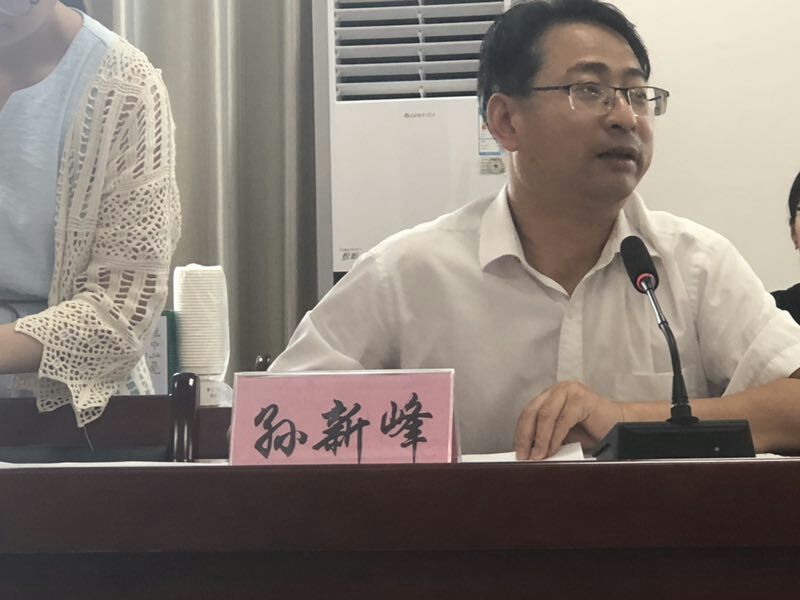 文传院副院长孙新峰总结会议