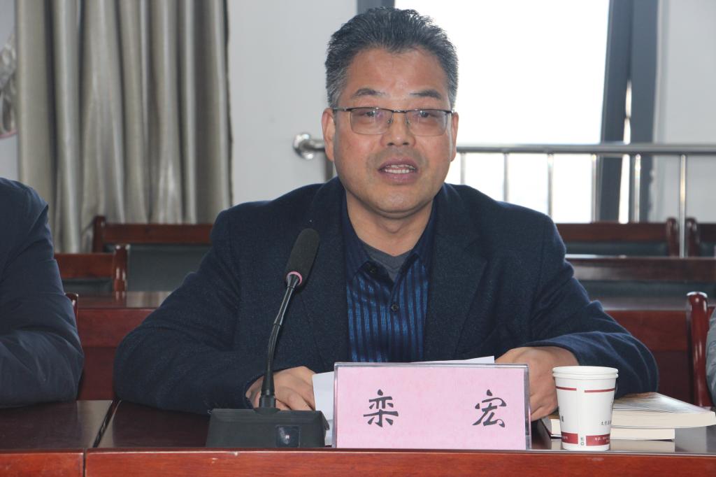 校党委副书记、伟德bv官网校友总会常务副会长栾宏致辞